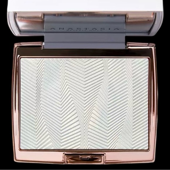 Anastasia Beverly Hills “Iced Out” White Highlighter Radiant Glow - New in Box - Picture 3 of 11